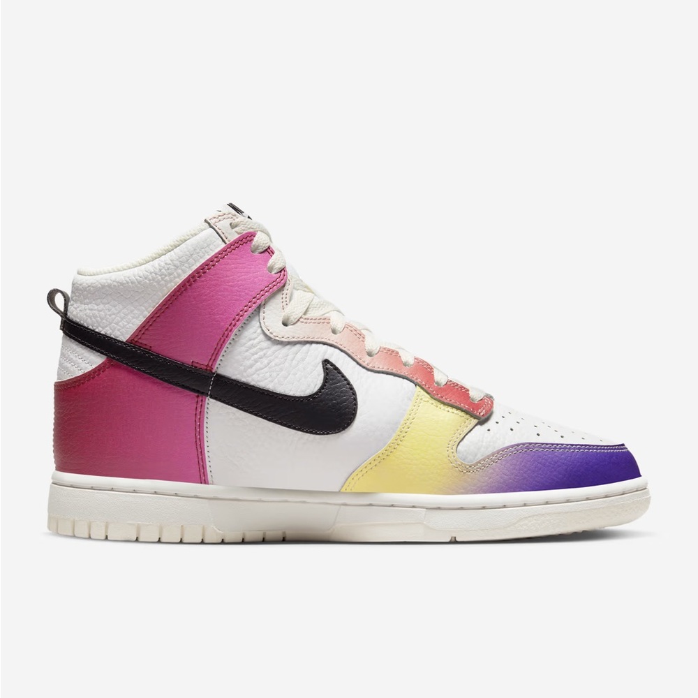 Nike Women's Dunk High Summit White/Team Red/Gym Red/Black Sz 10